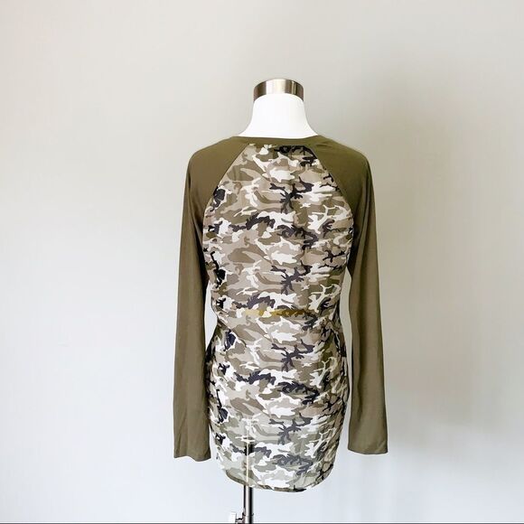 Camo back mixed fabric top - Picture 6 of 6